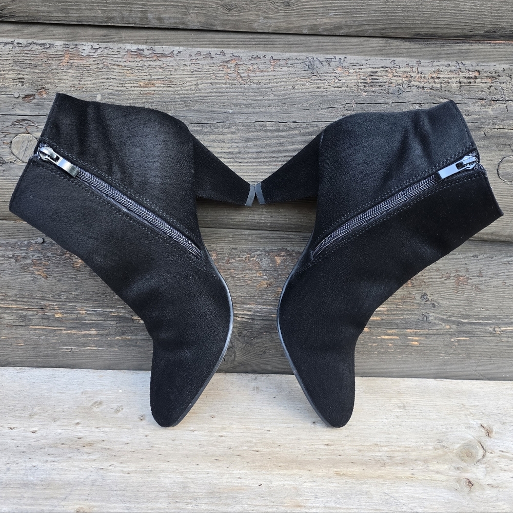CL By Laundry Not Sorry Modern Minimalist Block Heel Comfort Bootie 9M - Picture 11 of 15